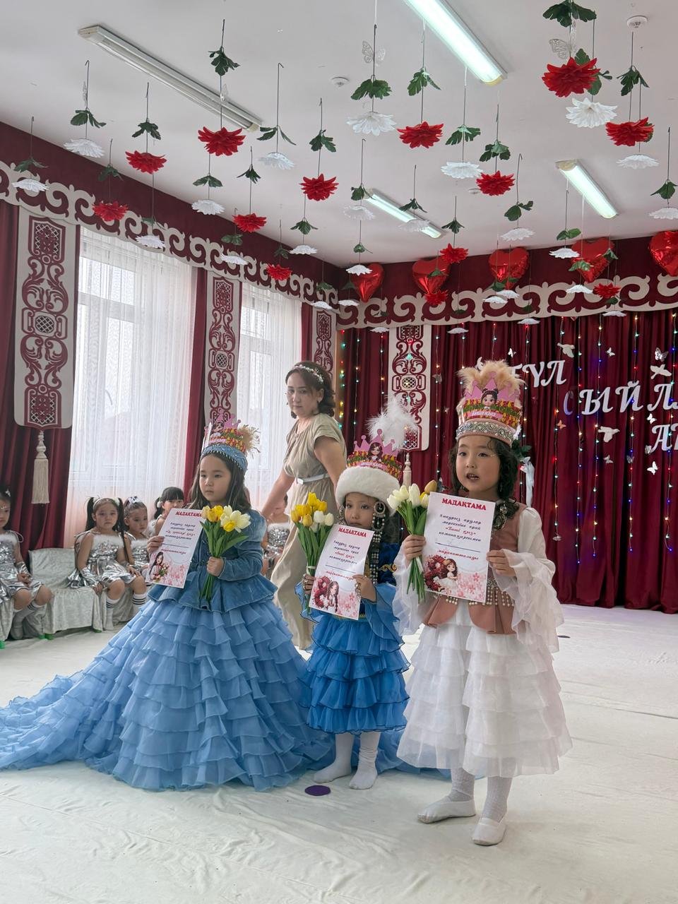 "Гүл сыйлайық анаға!" мерекелік кеш